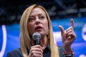 Φωτογραφία Giorgia Meloni Holds Campaign Event In L'Aquila, NurPhoto