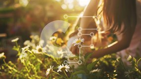 Intra Συλλεκτικό Ξύλινο Παζλ Plywood 4mm - Μητέρα και κόρη παίζουν σε ένα χωράφι με λουλούδια Σε Ξύλινο Κουτί - Διαστάσεις: 10x10 cm – 25 κομμάτια