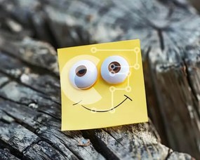 Intra Συλλεκτικό Ξύλινο Παζλ Plywood 4mm - Κίτρινο Post-it Σημείωμα με μάτια Σε Ξύλινο Κουτί - Διαστάσεις: 10x10 cm – 25 κομμάτια