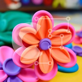 Intra Συλλεκτικό Ξύλινο Παζλ Plywood 4mm - Πολύχρωμα πλαστικά λουλούδια σε ένα τραπέζι Σε Ξύλινο Κουτί - Διαστάσεις Puzzle: 10x10 cm – 25 κομμάτια