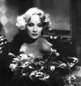 Φωτογραφία Τέχνης Shanghai Express by Josef von Sternberg with Marlene Dietrich, 1932, (40 x 40 cm)