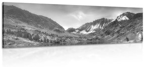 Εικόνα μεγαλοπρεπών βουνών με λίμνη σε ασπρόμαυρο - 150x50