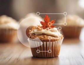 Intra Συλλεκτικό Ξύλινο Παζλ Plywood  4mm - Cupcakes με φύλλα σφενδάμου σε ξύλινο τραπέζι Σε Ξύλινο Κουτί - Διαστάσεις: 10x10 cm – 25 κομμάτια