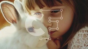 Intra Συλλεκτικό Ξύλινο Παζλ Plywood 4mm - Αξιολάτρευτη στιγμή με νεαρό κορίτσι και λευκό κουνέλι Σε Ξύλινο Κουτί - Διαστάσεις: 10x10 cm – 25 κομμάτια