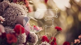 Intra Συλλεκτικό Ξύλινο Παζλ Plywood  4mm - Teddy Bear που περιβάλλεται από λουλούδια και γεμιστά ζώα Σε Ξύλινο Κουτί - Διαστάσεις Puzzle: 10x10 cm – 25 κομμάτια