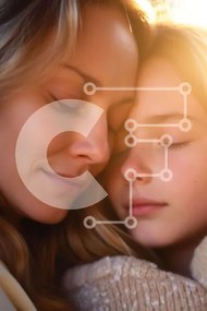 Intra Συλλεκτικό Ξύλινο Παζλ Plywood 4mm - Μητέρα και κόρη στριμώχνονταν μαζί με κλειστά μάτια Σε Ξύλινο Κουτί - Διαστάσεις Puzzle: 10x10 cm – 25 κομμάτια