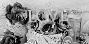 Εικόνα vintage διακόσμηση με την επιγραφή Love σε ασπρόμαυρο