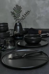 Σετ φαγητού ματ μαύρο με σύγχρονη αισθητική και κομψό ύφος 27x27 cm