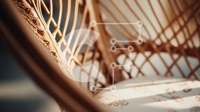 Intra Συλλεκτικό Ξύλινο Παζλ Plywood  4mm - Κοντινό πλάνο μιας υφασμένης καρέκλας από μπαστούνι Σε Ξύλινο Κουτί - Διαστάσεις Puzzle: 10x10 cm – 25 κομμάτια