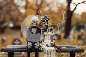 Intra Συλλεκτικό Ξύλινο Παζλ Plywood 4mm - Ειδώλια σκελετών στον πάγκο του νεκροταφείου Σε Ξύλινο Κουτί - Διαστάσεις Puzzle: 10x10 cm – 25 κομμάτια