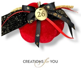 Κολοκύθα κόκκινη βελούδινη μικρή με χρυσές λεπτομέρειες