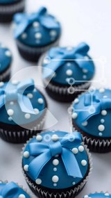 Intra Συλλεκτικό Ξύλινο Παζλ Plywood 4mm - Ποικιλία Cupcakes με Μπλε Κορδέλες και Φιόγκους Σε Ξύλινο Κουτί - Διαστάσεις: 10x10 cm – 25 κομμάτια