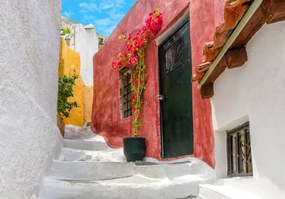 Φωτογραφία Old narrow street in Anafiotika, Plaka, scaliger