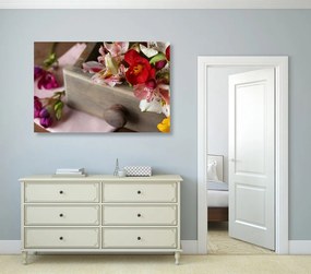 Σύνθεση εικόνας από ανοιξιάτικα λουλούδια σε ένα ξύλινο συρτάρι - 60x40