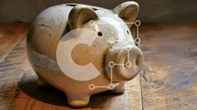 Intra Συλλεκτικό Ξύλινο Παζλ Plywood 4mm - Καλοδιατηρημένος λευκός κουμπαράς σε ξύλινο τραπέζι Σε Ξύλινο Κουτί - Διαστάσεις: 10x10 cm – 25 κομμάτια