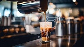 Intra Συλλεκτικό Ξύλινο Παζλ Plywood  4mm - Barista ρίχνει παγωμένο καφέ σε ποτήρι σε έναν πάγκο Σε Ξύλινο Κουτί - Διαστάσεις: 10x10 cm – 25 κομμάτια