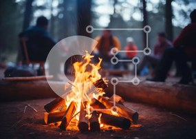 Intra Συλλεκτικό Ξύλινο Παζλ Plywood 4mm - Φωτιά στο δάσος με ανθρώπους να κάθονται τριγύρω Σε Ξύλινο Κουτί - Διαστάσεις Puzzle: 10x10 cm – 25 κομμάτια