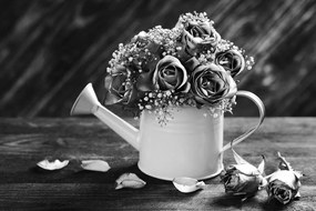 Εικόνα ενός τριαντάφυλλου σε μια κούπα σε μαύρο & άσπρο