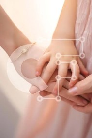 Intra Συλλεκτικό Ξύλινο Παζλ Plywood 4mm - Χέρια Κρατώντας Μαζί - Στιγμές Αγάπης και Σύνδεσης Σε Ξύλινο Κουτί - Διαστάσεις Puzzle: 10x10 cm – 25 κομμάτια