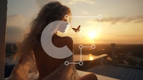 Intra Συλλεκτικό Ξύλινο Παζλ Plywood 4mm - Γυναίκα σε μπαλκόνι στο ηλιοβασίλεμα με θέα στην πόλη Σε Ξύλινο Κουτί - Διαστάσεις Puzzle: 10x10 cm – 25 κομμάτια