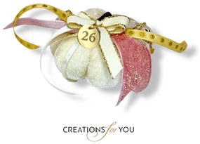 Κολοκύθα εκρού βελούδινη μικρή με χρυσές-ροζ λεπτομέρειες