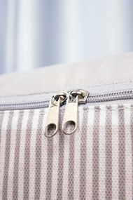 Stewehome μέγεθος οργάνωσης κάτω από βάση με ριγέ γκρι και λευκό