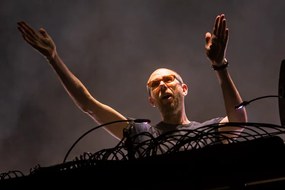 Φωτογραφία The Chemical Brothers Perform In Milan, NurPhoto