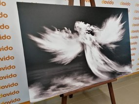 Εικόνα αγγέλου στα σύννεφα σε ασπρόμαυρο