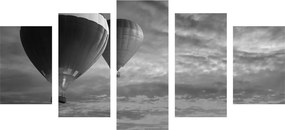 Εικόνα 5 τμημάτων υπέρπτηση μπαλονιών πάνω από τα βουνά σε μαύρο & άσπρο