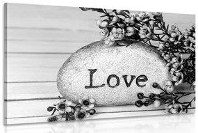 Εικόνα με την επιγραφή στην πέτρα Love σε μαύρο & άσπρο