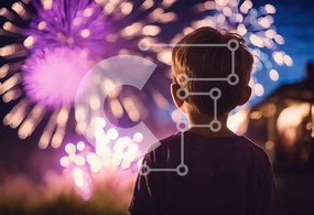 Intra Συλλεκτικό Ξύλινο Παζλ Plywood 4mm - Νεαρό αγόρι που απολαμβάνει επίδειξη πυροτεχνημάτων Σε Ξύλινο Κουτί - Διαστάσεις: 10x10 cm – 25 κομμάτια