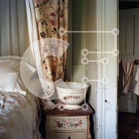 Intra Συλλεκτικό Ξύλινο Παζλ Plywood 4mm - Vintage υπνοδωμάτιο με παλιό κρεβάτι και συρταριέρα Σε Ξύλινο Κουτί - Διαστάσεις Puzzle: 10x10 cm – 25 κομμάτια