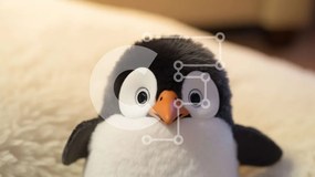 Intra Συλλεκτικό Ξύλινο Παζλ Plywood 4mm - Μαύρο και άσπρο γεμιστό ζώο πιγκουίνου σε αφράτο υλικό Σε Ξύλινο Κουτί - Διαστάσεις: 10x10 cm – 25 κομμάτια