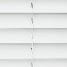 vidaXL Βενετσιάνικη Σκίαση Λευκό 135 x 250 εκ. 35 mm