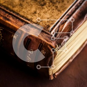 Intra Συλλεκτικό Ξύλινο Παζλ Plywood 4mm - Κοντινό πλάνο ενός βιβλίου αντίκες Σε Ξύλινο Κουτί - Διαστάσεις: 10x10 cm – 25 κομμάτια