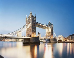 Φωτογραφία Tower Bridge and city of London at dusk, Gary Yeowell