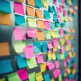 Intra Συλλεκτικό Ξύλινο Παζλ Plywood  4mm - Πολύχρωμος τοίχος με Post-it σημειώσεις Σε Ξύλινο Κουτί - Διαστάσεις Puzzle: 10x10 cm – 25 κομμάτια