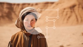 Intra Συλλεκτικό Ξύλινο Παζλ Plywood 4mm - Όμορφη εικόνα της Ασιάτισσας που στέκεται στην έρημο Σε Ξύλινο Κουτί - Διαστάσεις Puzzle: 10x10 cm – 25 κομμάτια