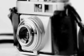 Εικόνα κομψή ρετρό κάμερα σε ασπρόμαυρη σχεδίαση - 120x80