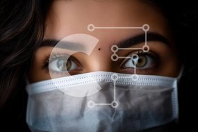 Intra Συλλεκτικό Ξύλινο Παζλ Plywood 4mm - Γυναίκα που φορά μια ιατρική μάσκα προσώπου Σε Ξύλινο Κουτί - Διαστάσεις Puzzle: 10x10 cm – 25 κομμάτια