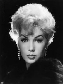 Φωτογραφία Stella Stevens In 'How To Save, Archive Photos