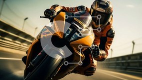 Intra Συλλεκτικό Ξύλινο Παζλ Plywood  4mm - Άτομο που οδηγεί μια μοτοσικλέτα σε μια πίστα Σε Ξύλινο Κουτί - Διαστάσεις Puzzle: 10x10 cm – 25 κομμάτια