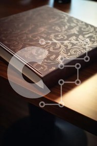 Intra Συλλεκτικό Ξύλινο Παζλ Plywood  4mm - Όμορφα σχεδιασμένο βιβλίο σε ξύλινο τραπέζι Σε Ξύλινο Κουτί - Διαστάσεις: 10x10 cm – 25 κομμάτια