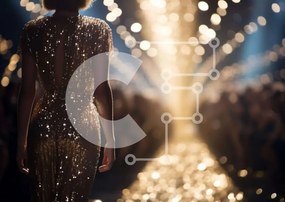 Intra Συλλεκτικό Ξύλινο Παζλ Plywood  4mm - Κομψή γυναίκα με χρυσό φόρεμα στην πασαρέλα μόδας Σε Ξύλινο Κουτί - Διαστάσεις Puzzle: 10x10 cm – 25 κομμάτια