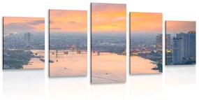 Εικόνα 5 μερών του ηλιοβασιλέματος στην πόλη της Μπανγκόκ