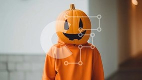 Intra Συλλεκτικό Ξύλινο Παζλ Plywood 4mm - Παιδί με αποκριάτικη στολή Σε Ξύλινο Κουτί - Διαστάσεις Puzzle: 10x10 cm – 25 κομμάτια