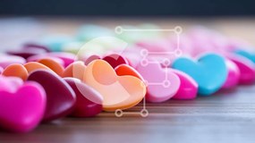 Intra Συλλεκτικό Ξύλινο Παζλ Plywood  4mm - Πολύχρωμη σύνθεση καραμέλας σε σχήμα καρδιάς Σε Ξύλινο Κουτί - Διαστάσεις Puzzle: 10x10 cm – 25 κομμάτια