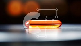 Intra Συλλεκτικό Ξύλινο Παζλ Plywood  4mm - Κόκκινο χάπι σε ένα τραπέζι Σε Ξύλινο Κουτί - Διαστάσεις Puzzle: 10x10 cm – 25 κομμάτια