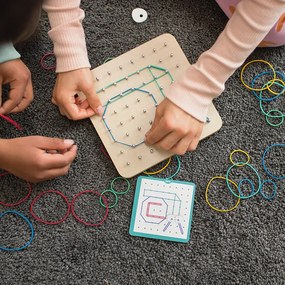 Ξύλινο Εκπαιδευτικό Παιχνίδι Bs Toys Πίνακας Με Λαστιχάκια