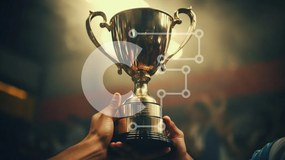 Intra Συλλεκτικό Ξύλινο Παζλ Plywood 4mm - Εορτασμός της Νίκης με τρόπαιο Σε Ξύλινο Κουτί - Διαστάσεις Puzzle: 10x10 cm – 25 κομμάτια